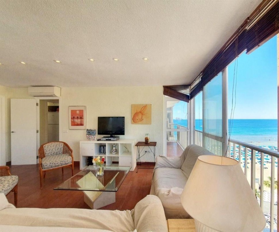 Отличные апартаменты 100м2 на берегу моря в Бенидорме