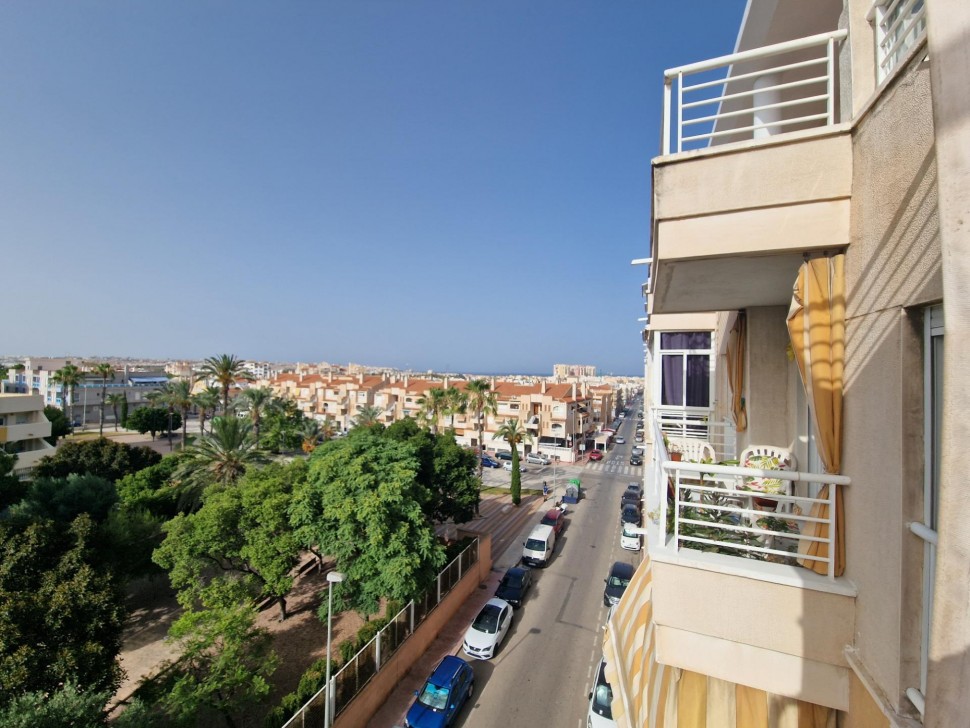 Отличные апартаменты 64м2 с видом на море в Torrevieja (Habaneras) COC-569